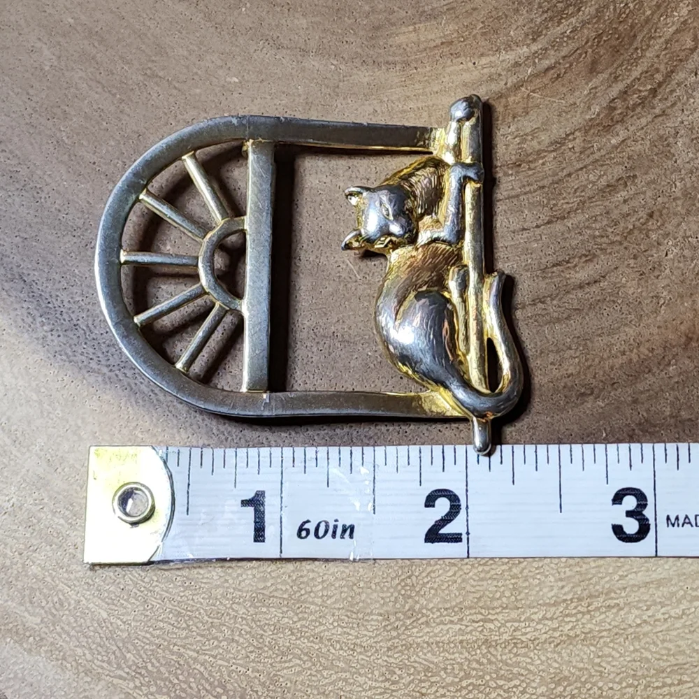 Vintage Whimsical Signed JJ Gold Toned Cat In Window Brooch